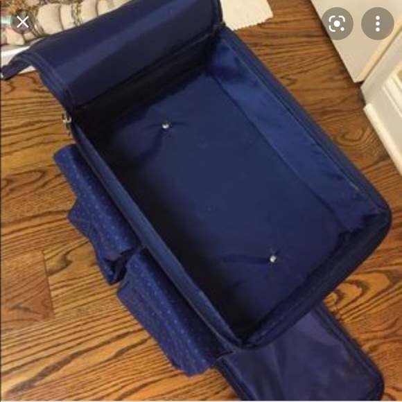 Stella and dot Jewelry travel Rollie bag. Never used. Perfect for shows - Picture 2 of 4